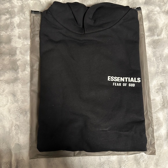 Fear of God Essentials Black Hoodie 2024 New - Picture 3 of 8